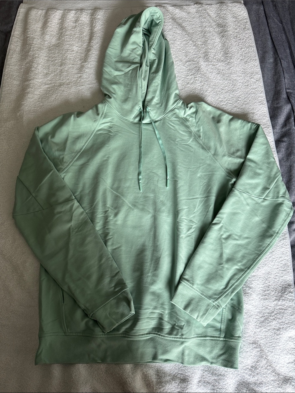 lululemon athletica Men's Mint Green Pullover Hoodie
